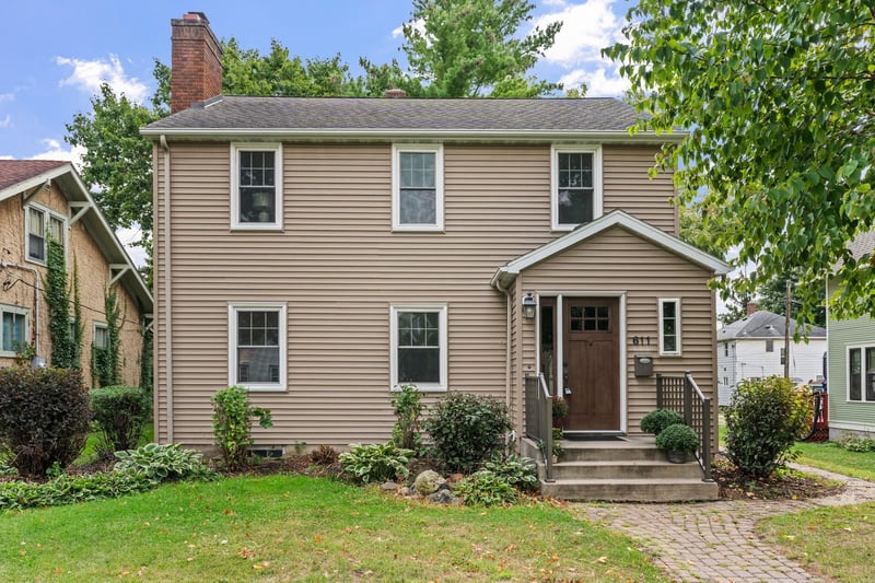 611 2nd St NE, Faribault, MN 55021