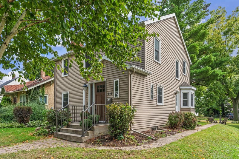 611 2nd St NE, Faribault, MN 55021