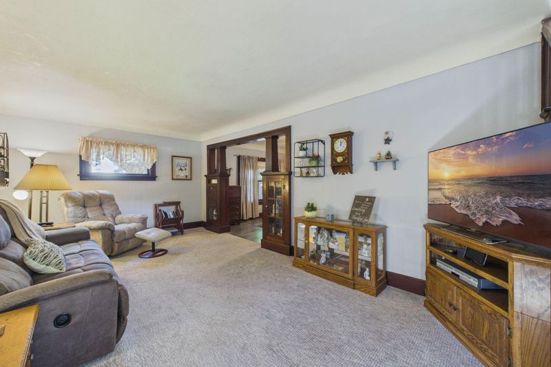 411 7th St E, Hector, MN 55342