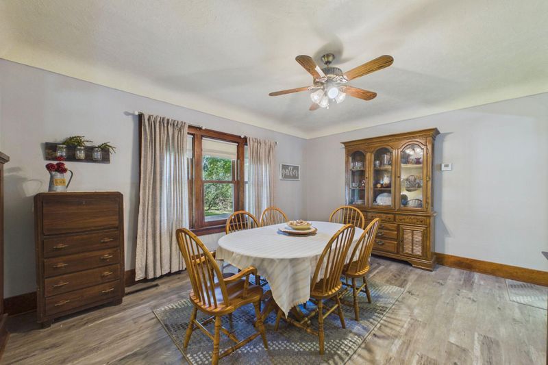 411 7th St E, Hector, MN 55342