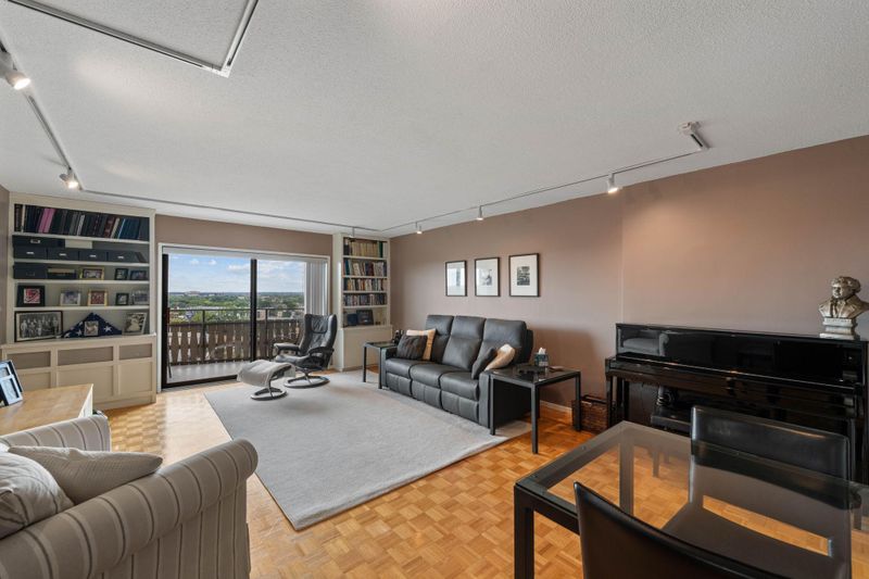 400 Groveland Ave #1208, Minneapolis, MN 55403