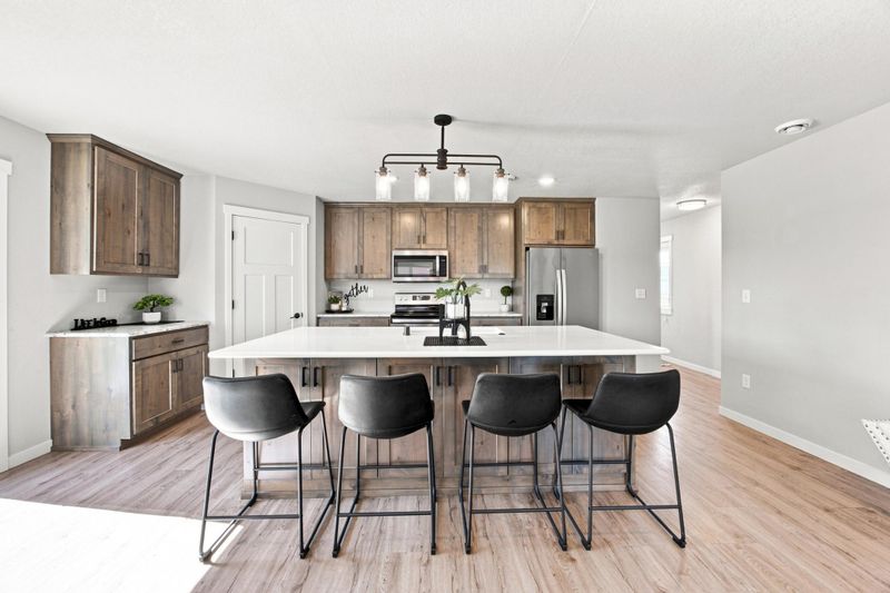 1102 Lilac Ln, Moorhead, MN 56560
