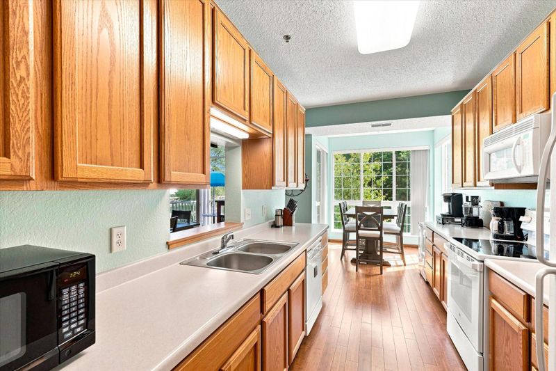 15001 Burnhaven Dr #207, Burnsville, MN 55306