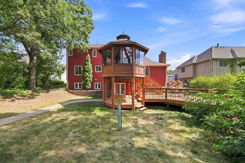 3017 Standridge Pl, Maplewood, MN 55109