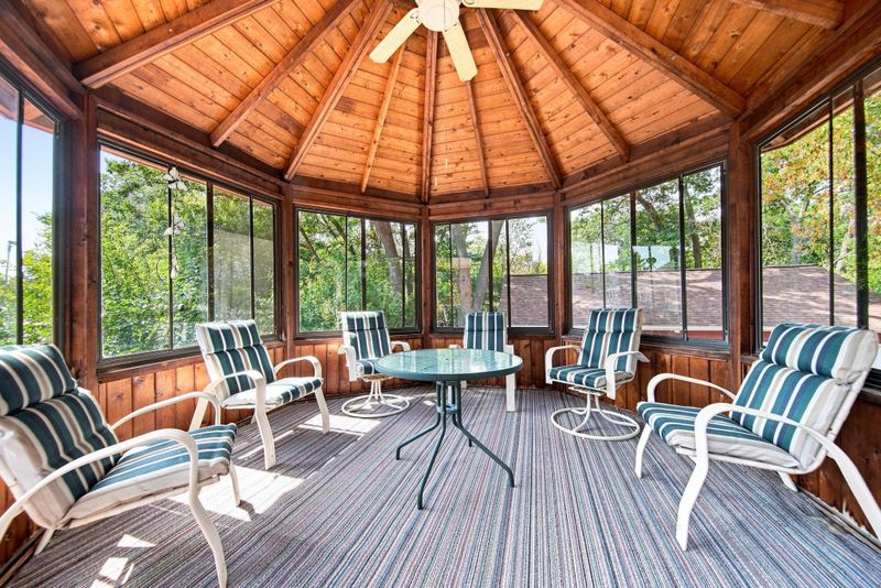 3017 Standridge Pl, Maplewood, MN 55109