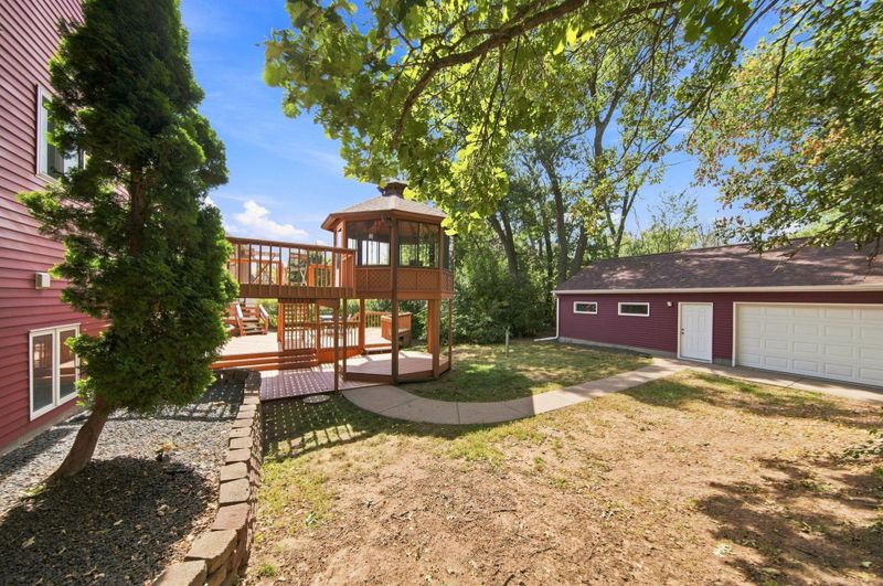 3017 Standridge Pl, Maplewood, MN 55109