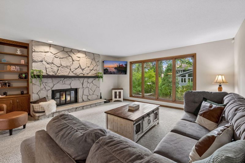 6401 Timber Rg, Edina, MN 55439