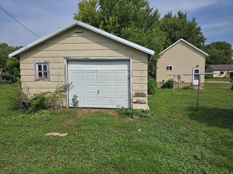 214 E 8th St, Fairmont, MN 56031
