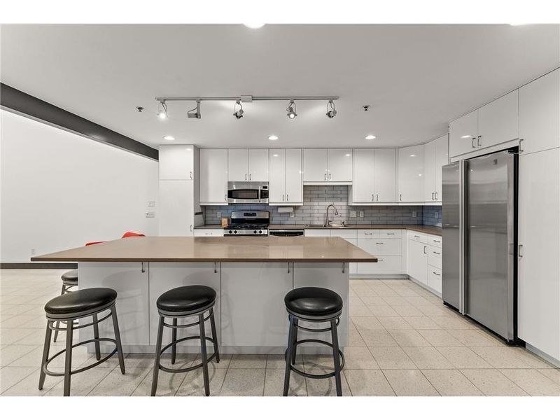 214 4th St E #213, Saint Paul, MN 55101
