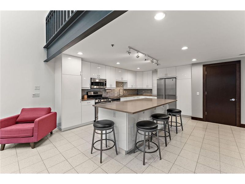 214 4th St E #213, Saint Paul, MN 55101