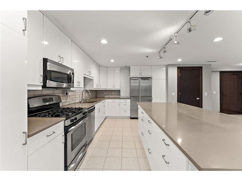 214 4th St E #213, Saint Paul, MN 55101