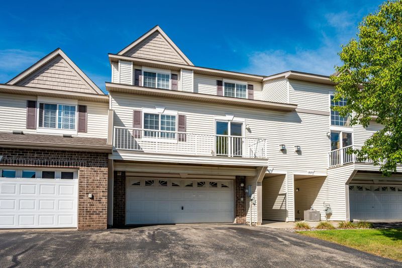 18275 Kerrville Trl #402, Lakeville, MN 55044
