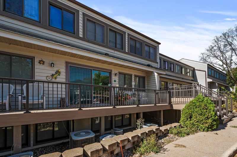 8948 Neill Lake Rd #155E, Eden Prairie, MN 55347