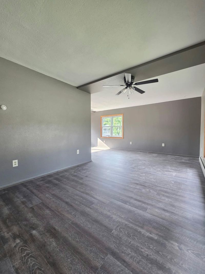 420 5th St SW, Plainview, MN 55964