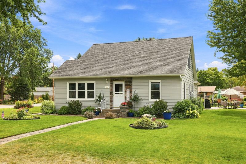 249 1st St NE, Richmond, MN 56368