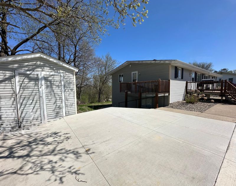 520 W State St, Belle Plaine, MN 56011