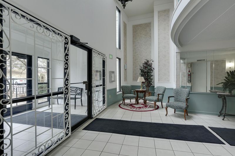 10401 Cedar Lake Rd #301, Minnetonka, MN 55305
