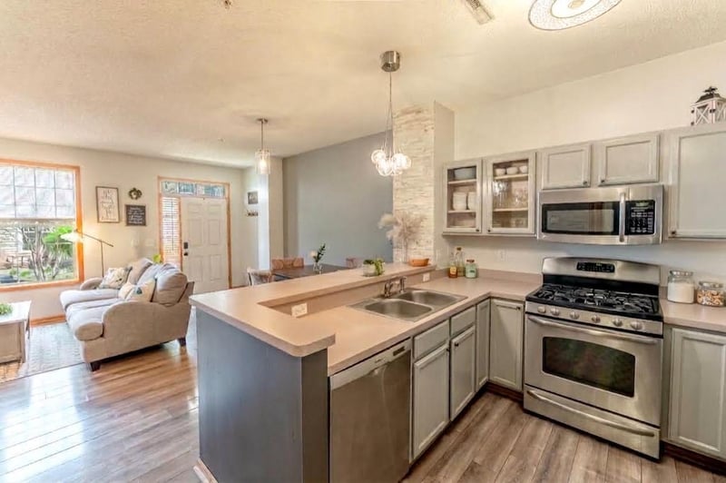 1586 Woodlynn Ave #2, Maplewood, MN 55109
