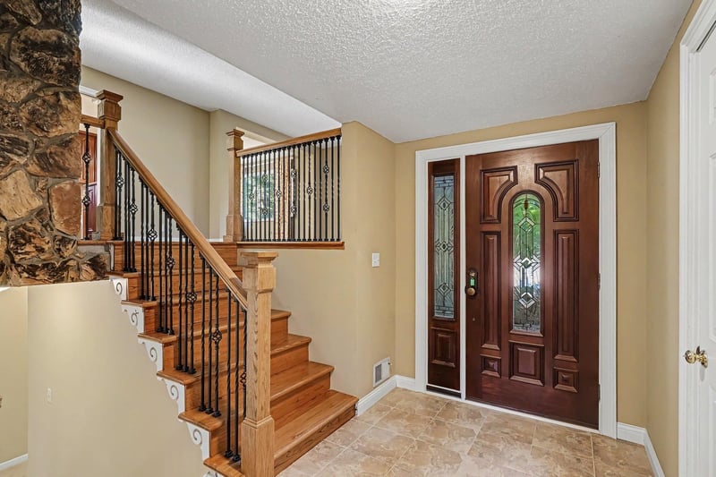 104 Sweetwater Dr, Apple Valley, MN 55124