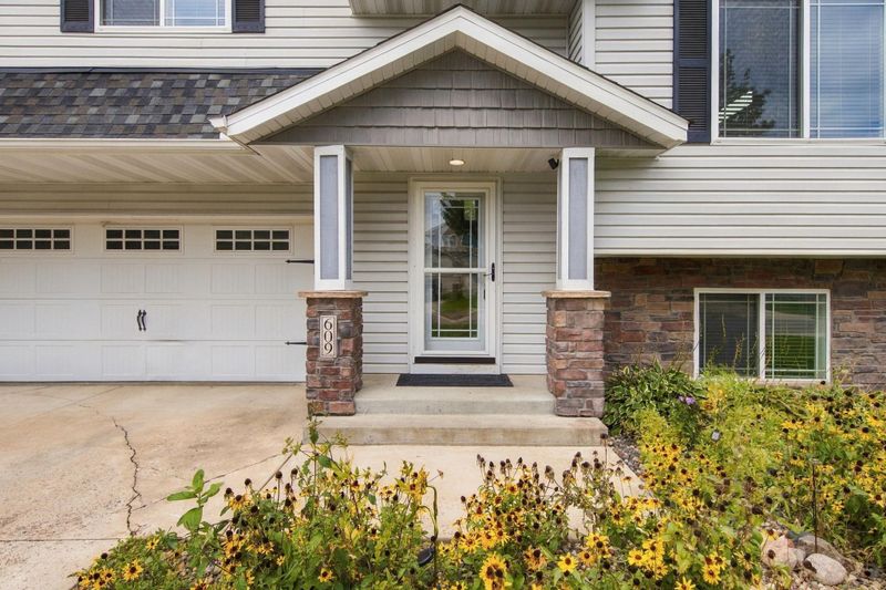 609 Ingalls Dr, Buffalo, MN 55313
