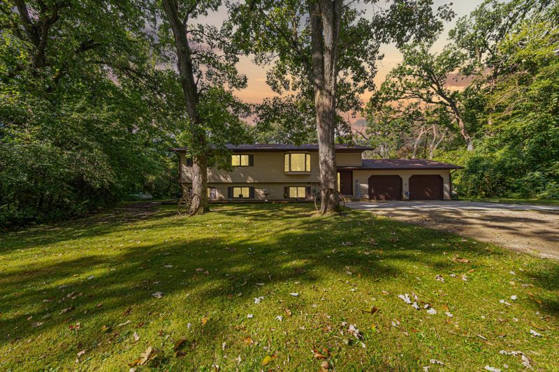 13850 Fox Lake Trl, Faribault, MN 55021