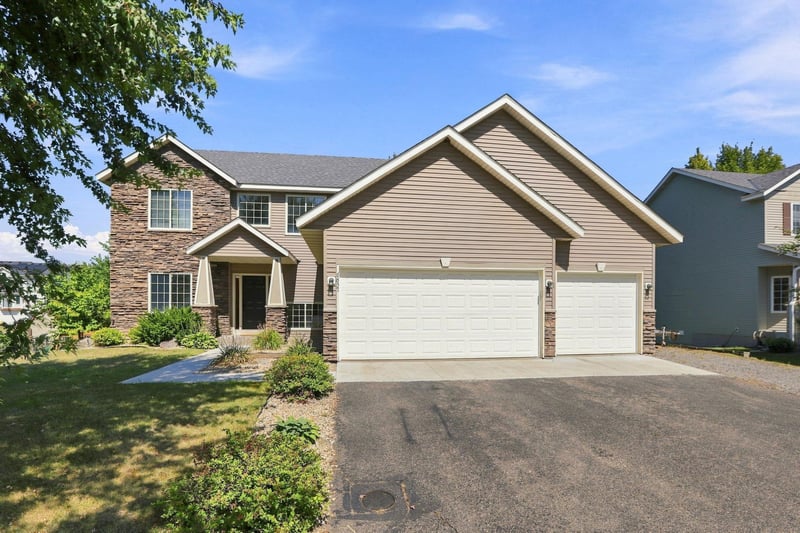 6657 E Oak Dr, Monticello, MN 55362