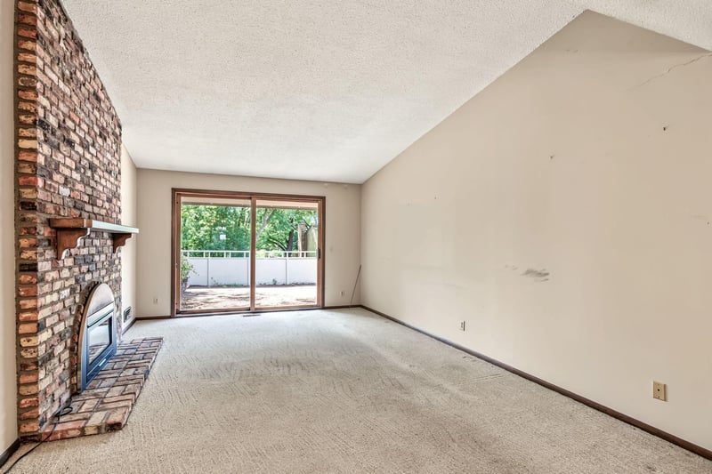10275 Scarborough Rd, Bloomington, MN 55437