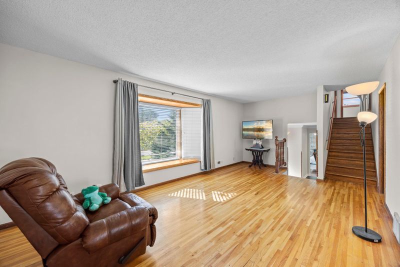 829 Mcintosh Dr, Apple Valley, MN 55124