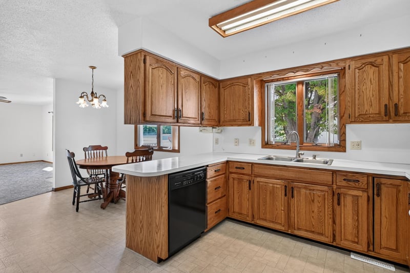 302 W Queen St, Osakis, MN 56360