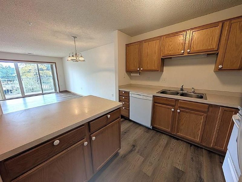 2231 Penn Pl #213, North Saint Paul, MN 55109