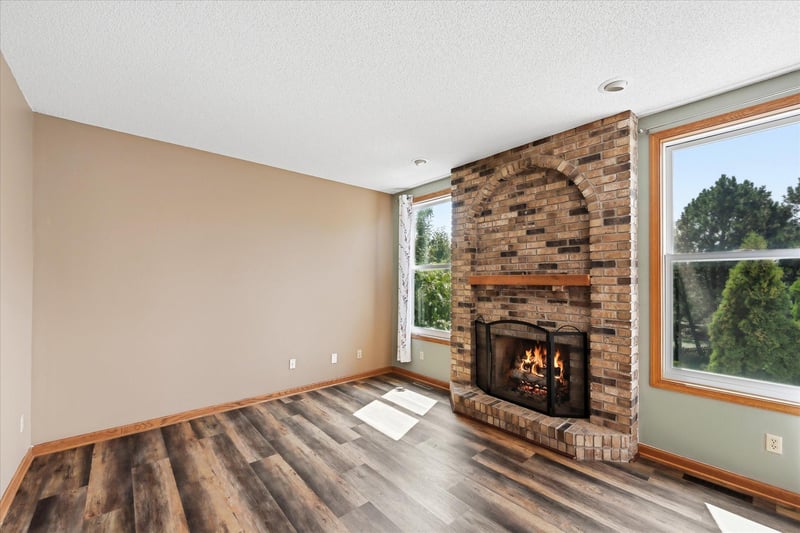 2084 Wallingford Cir, Woodbury, MN 55125