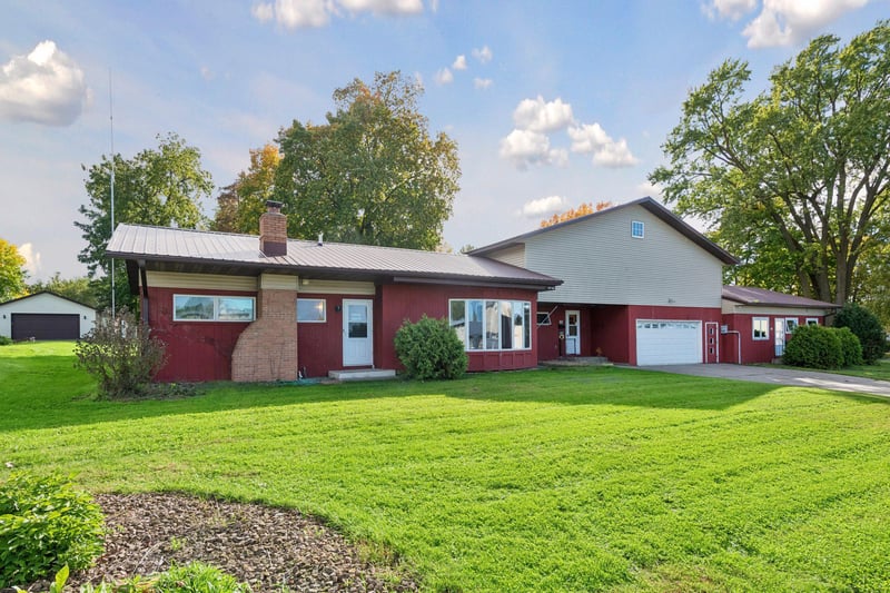 212 2nd St SW, New Prague, MN 56071