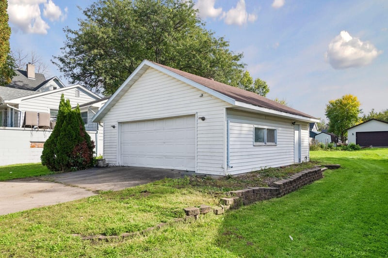 212 2nd St SW, New Prague, MN 56071