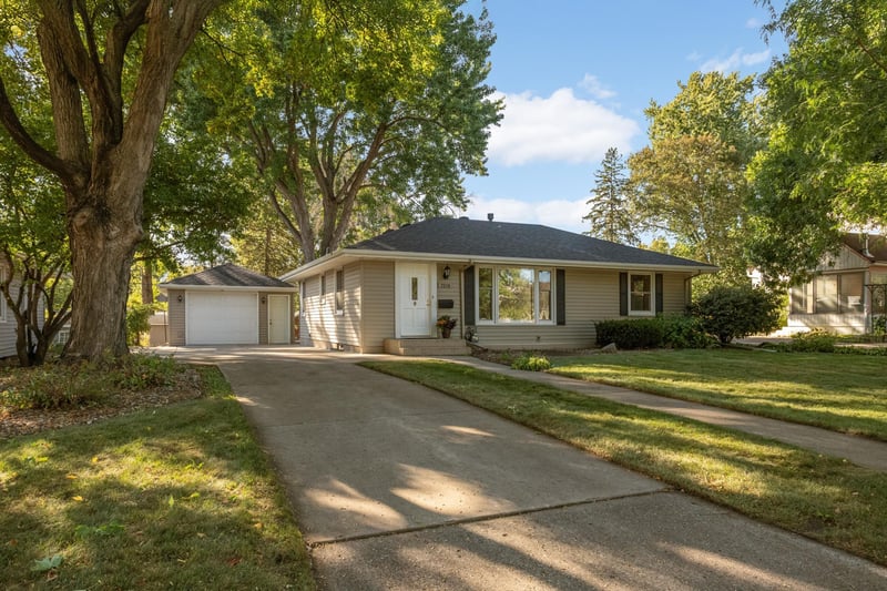 7214 Clinton Ave, Richfield, MN 55423