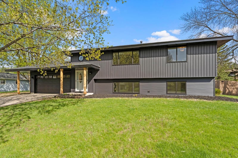 1600 Roosevelt Dr W, Northfield, MN 55057
