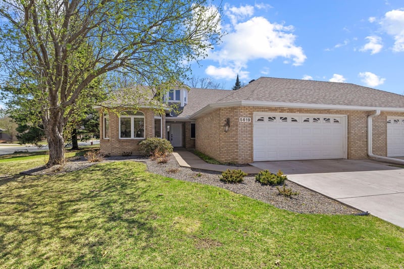 5619 Dunlap Ave N, Shoreview, MN 55126