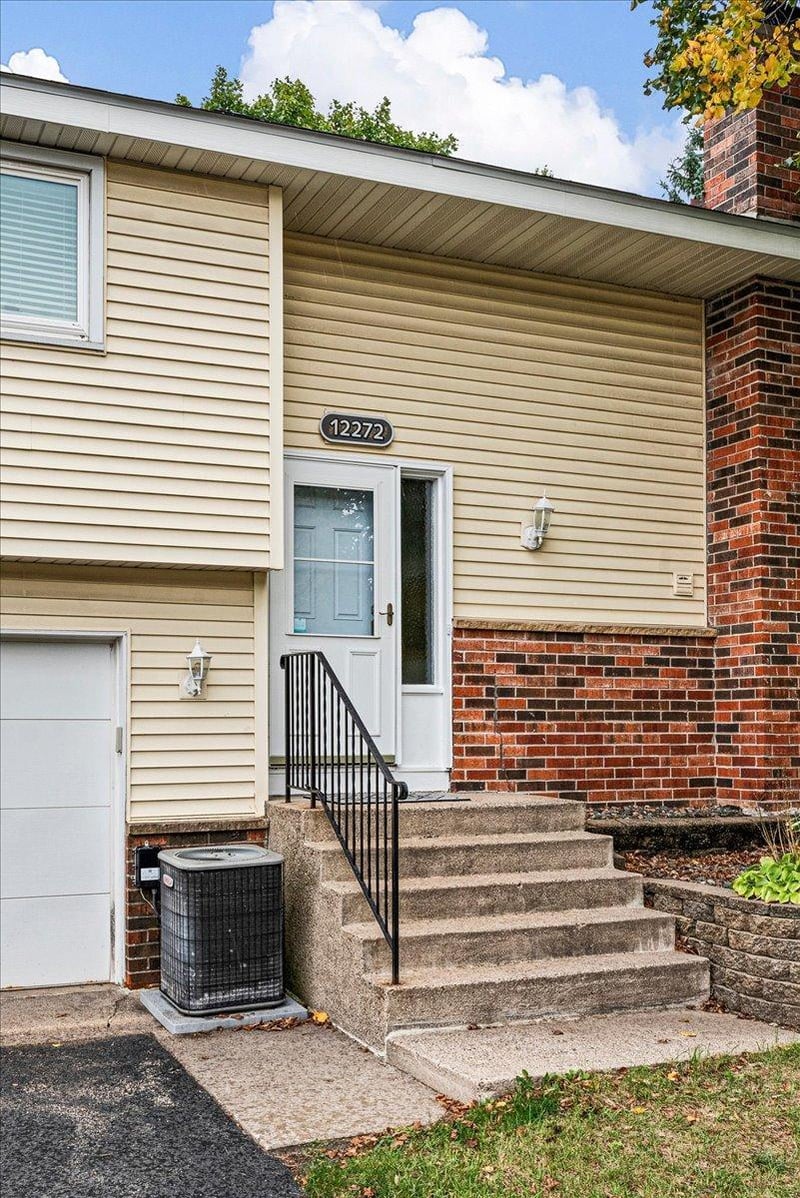 12272 17th Ave S, Burnsville, MN 55337