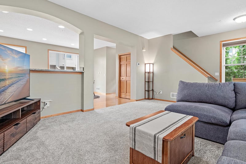 8304 Townsend Dr, Eden Prairie, MN 55344