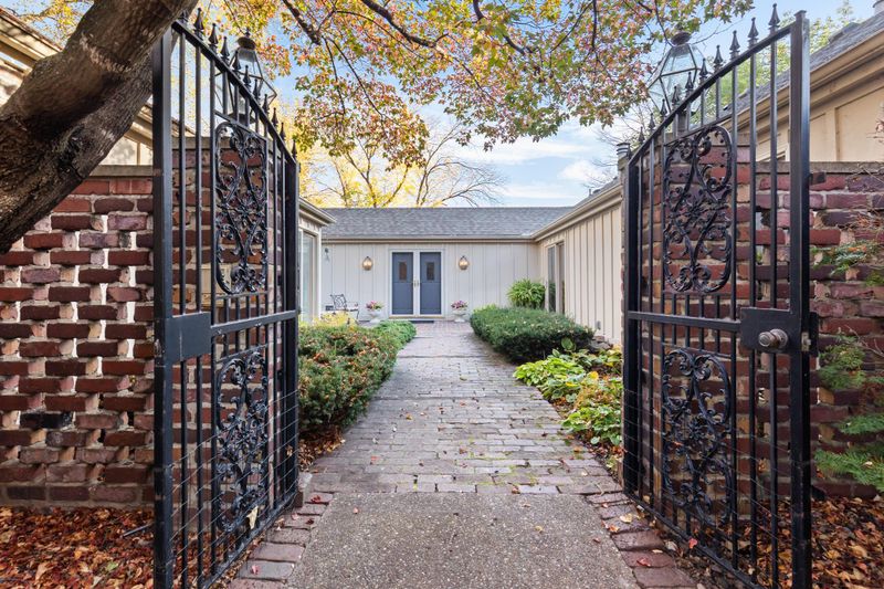 4905 Regents Walk, Excelsior, MN 55331