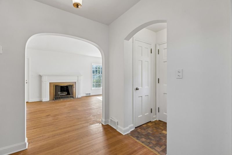 511 Janalyn Cir, Golden Valley, MN 55416