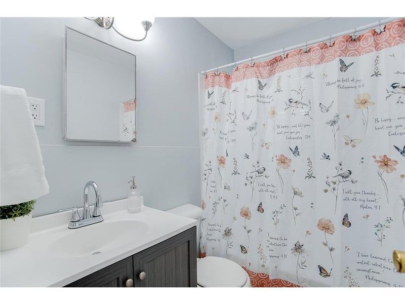 914 Burr St, Saint Paul, MN 55130