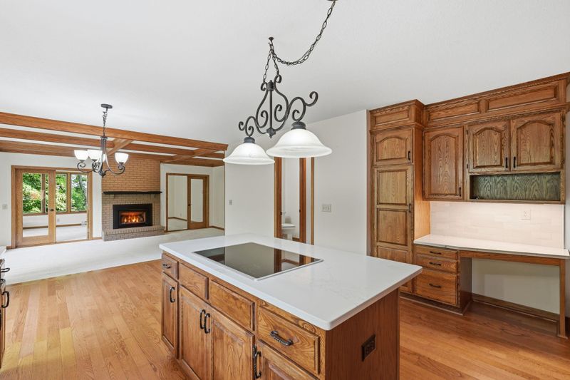 1316 Summit Oaks Dr, Burnsville, MN 55337