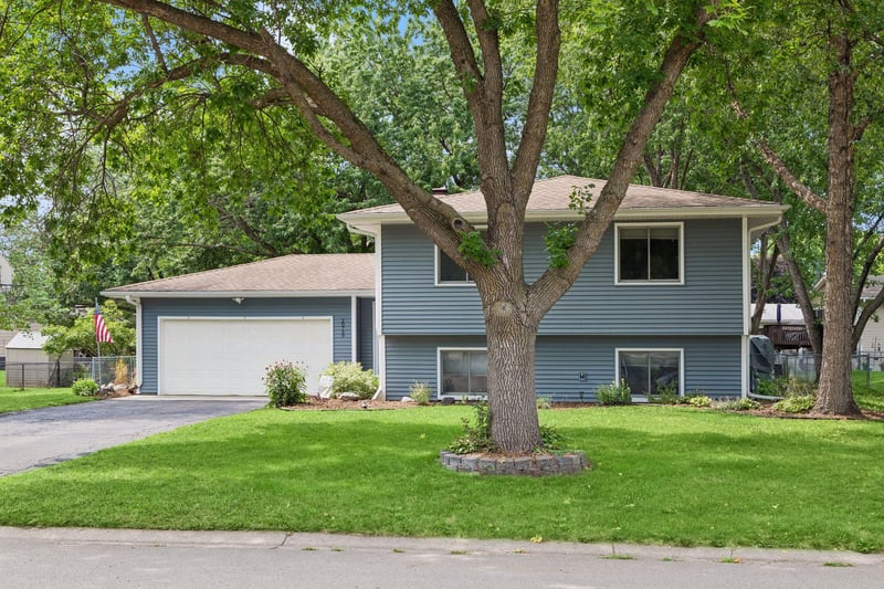 20749 Italy Ave, Lakeville, MN 55044