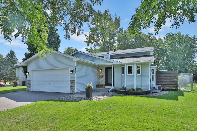 9784 Hamlet Ave S, Cottage Grove, MN 55016