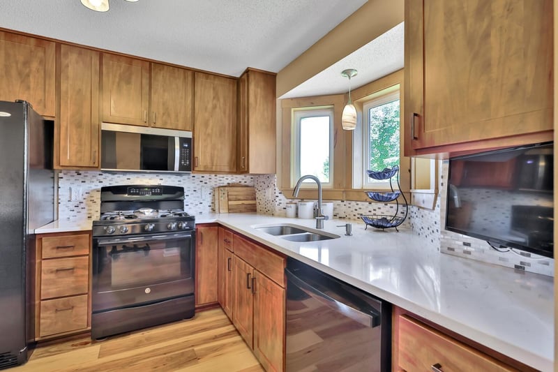 9784 Hamlet Ave S, Cottage Grove, MN 55016
