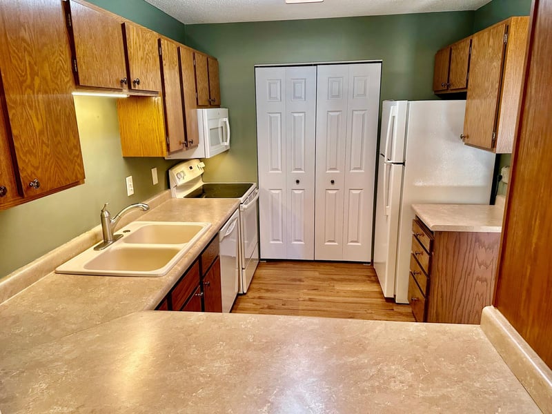9208 Indian Blvd S, Cottage Grove, MN 55016