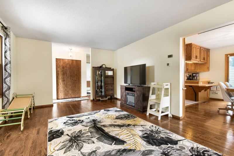1417 18th St NW, New Brighton, MN 55112