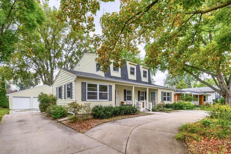 1417 18th St NW, New Brighton, MN 55112