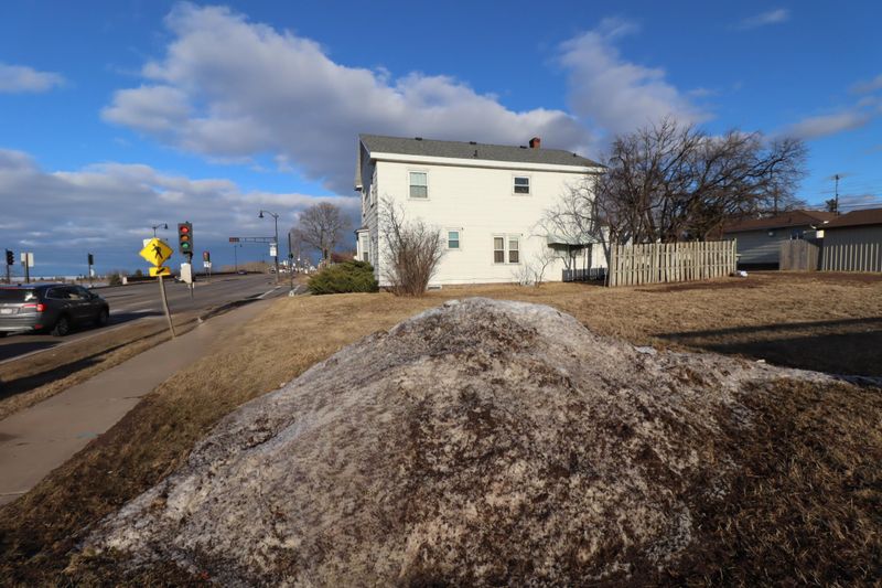 1306 Lake Shore Dr W, Ashland, WI 54806