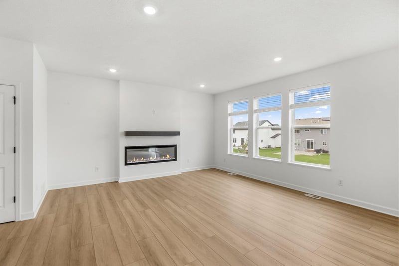 18318 Gladiator Dr, Lakeville, MN 55044